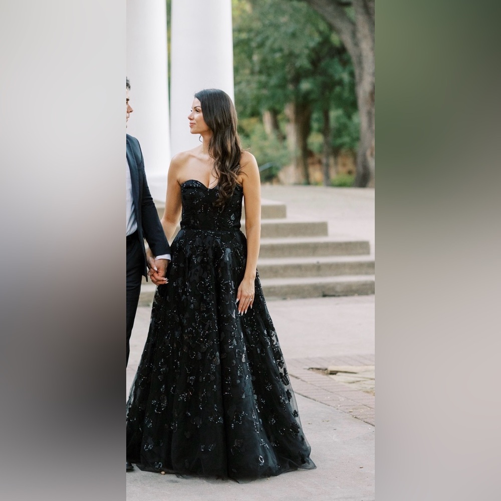 Oscar de la Renta Black Strapless Gown - Picture 5 of 13